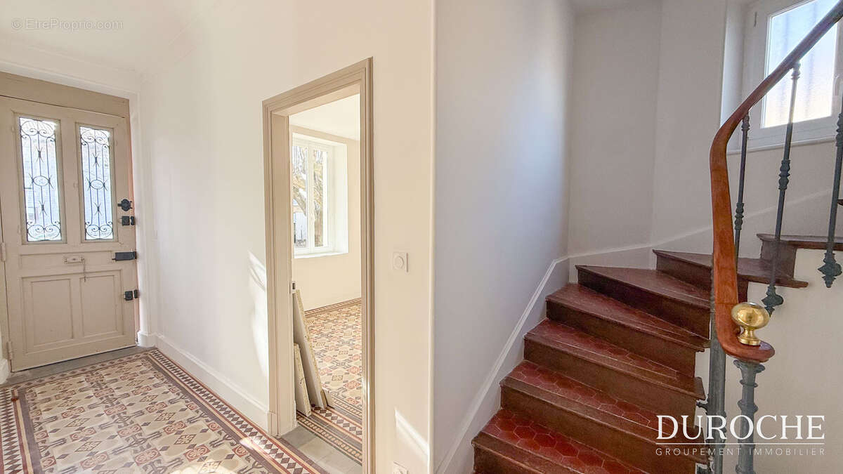 Maison à CAMARET-SUR-AIGUES