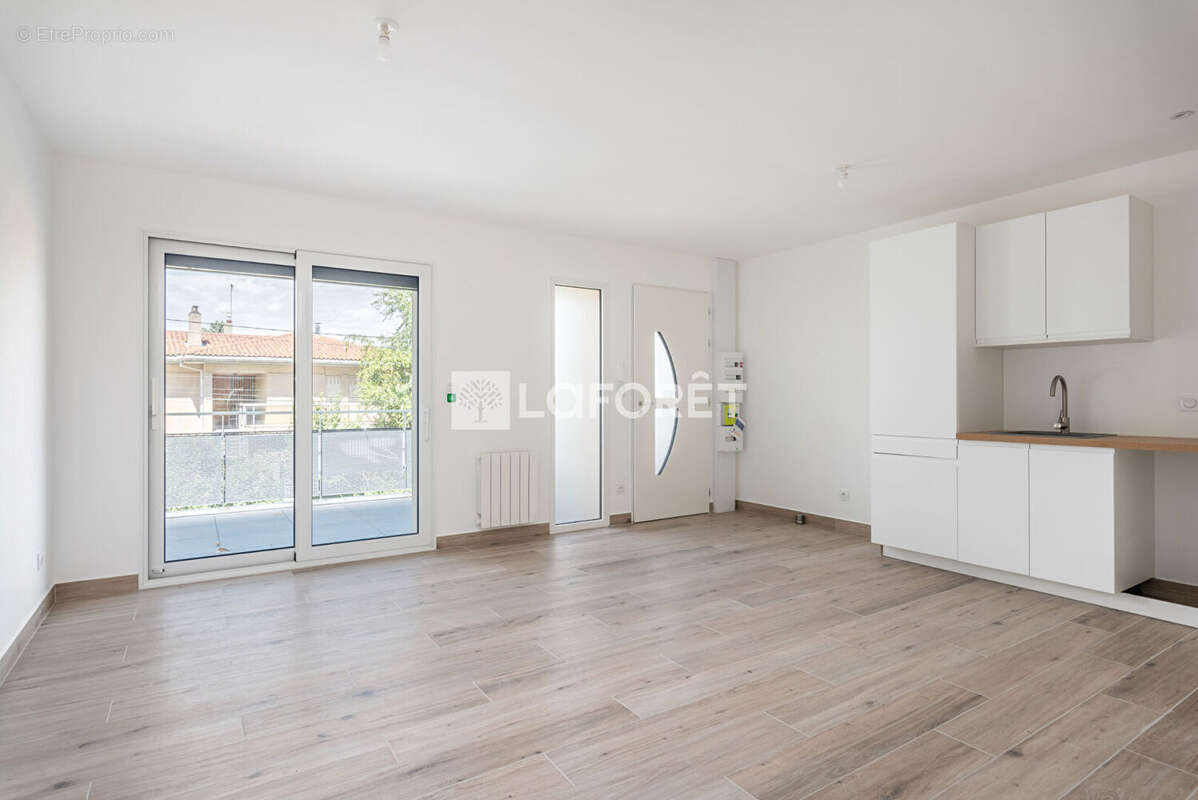 Appartement à SAINT-GENIS-LAVAL