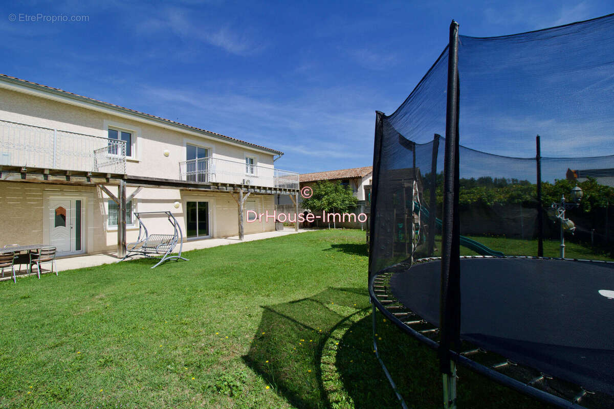Maison 221 m² à Rance  - photo 2