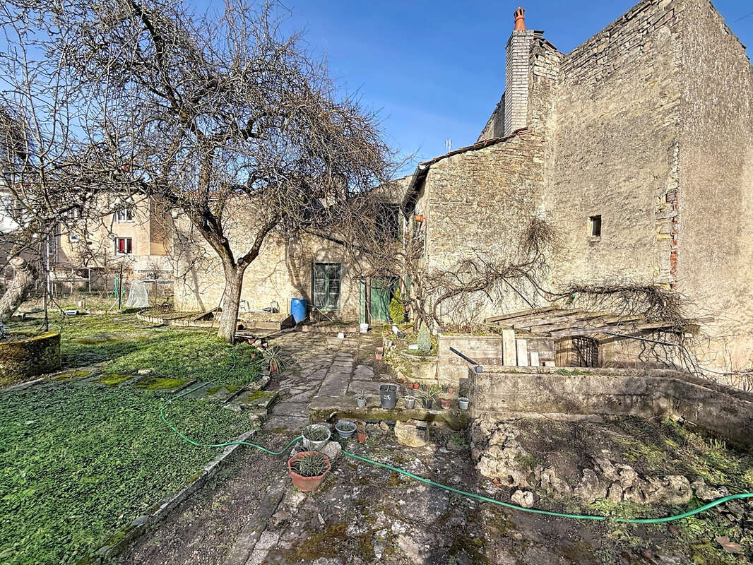 Maison à MIRECOURT