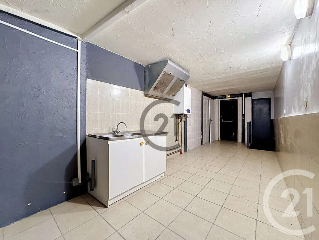Maison 717 m² à Courcy  - photo 11