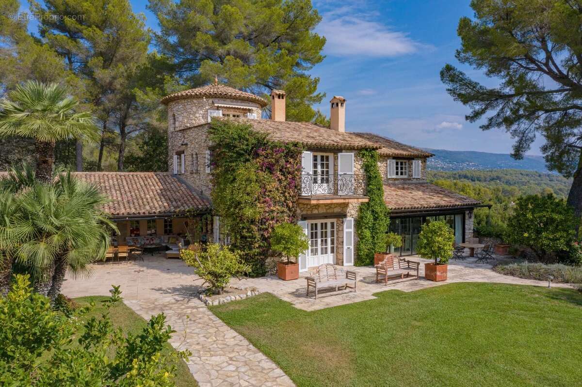 Maison à ROQUEFORT-LES-PINS