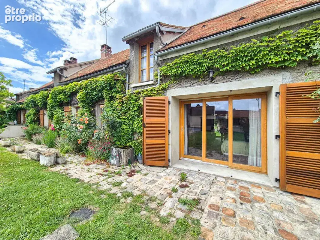 Houdan et Gambais proche / Longère de charme avec dépendance / Centre village - photo 2