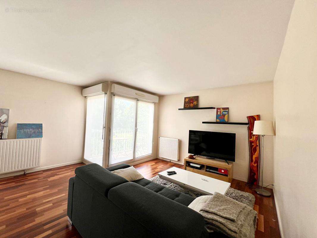 Appartement à SAINTE-GENEVIEVE-DES-BOIS