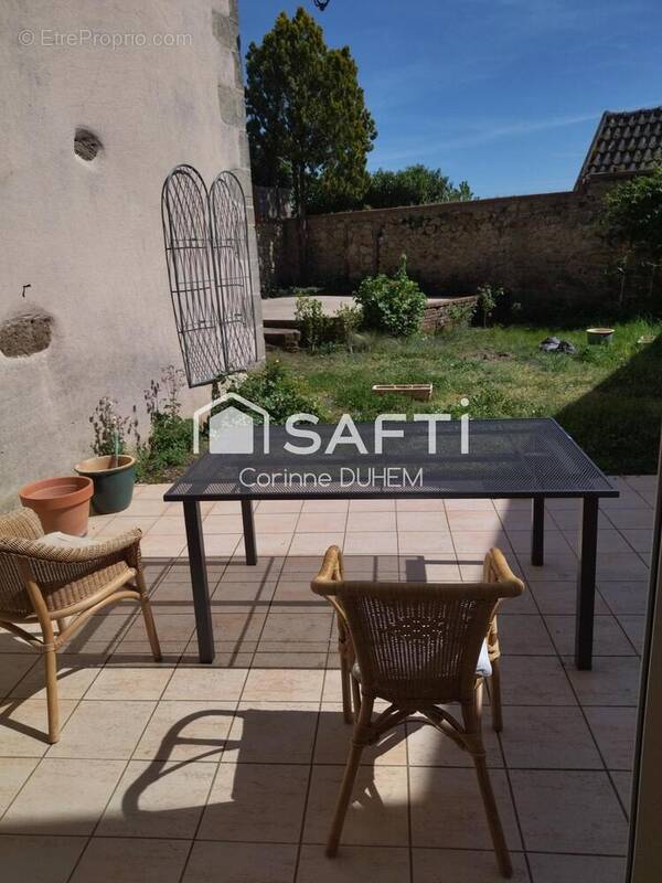 Photo 1 - Maison à LE MONTET