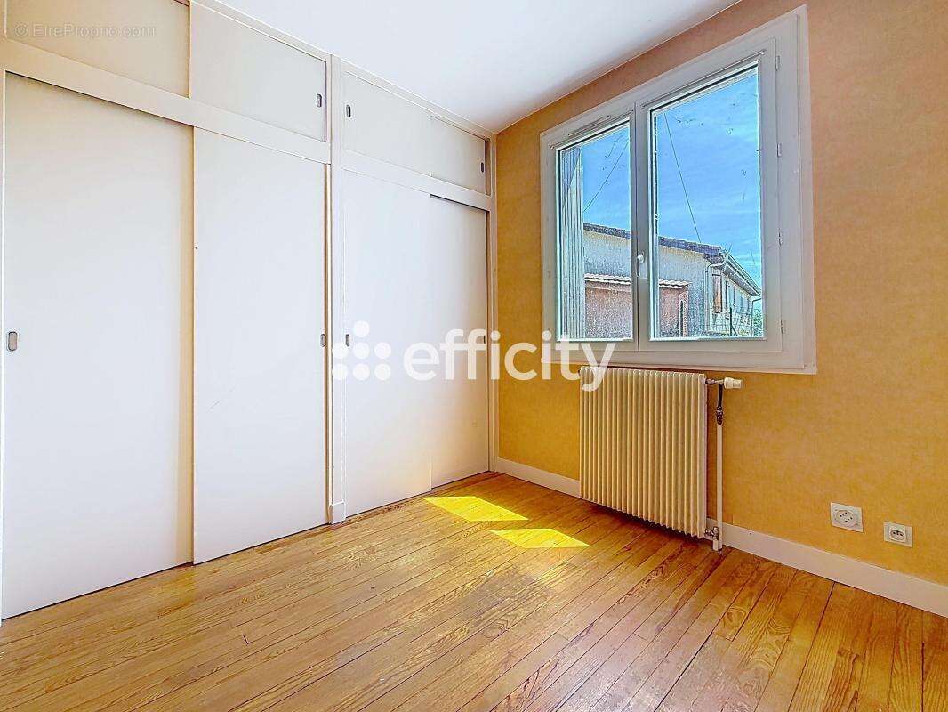 Maison 187 m² à Thiers  - photo 8