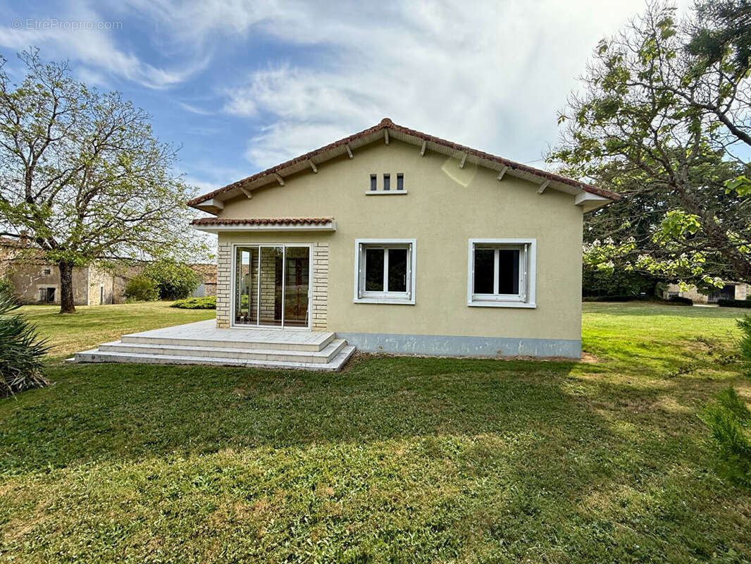 Maison à CELLEFROUIN