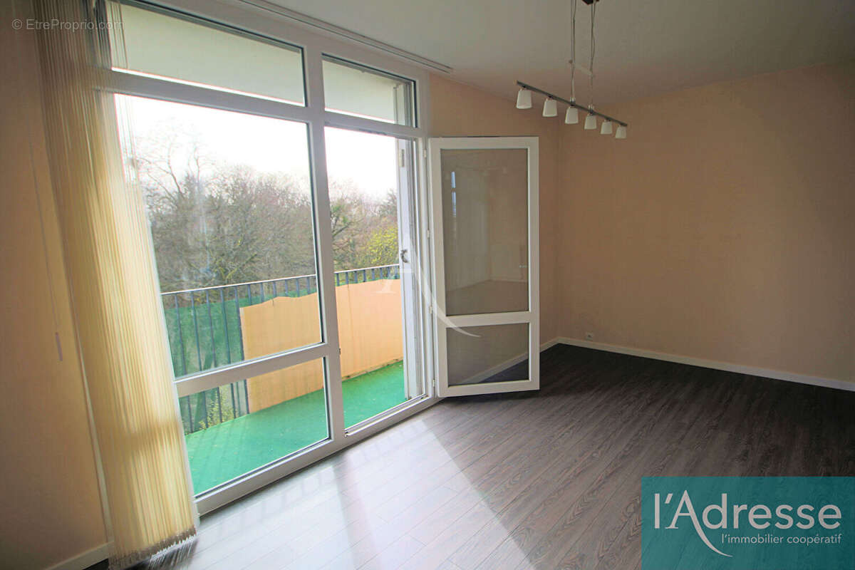 Appartement 4 pièces - Résidence "La Theuillerie"  Calme, verdure et beaux volumes - Ris-Orangis - photo 4