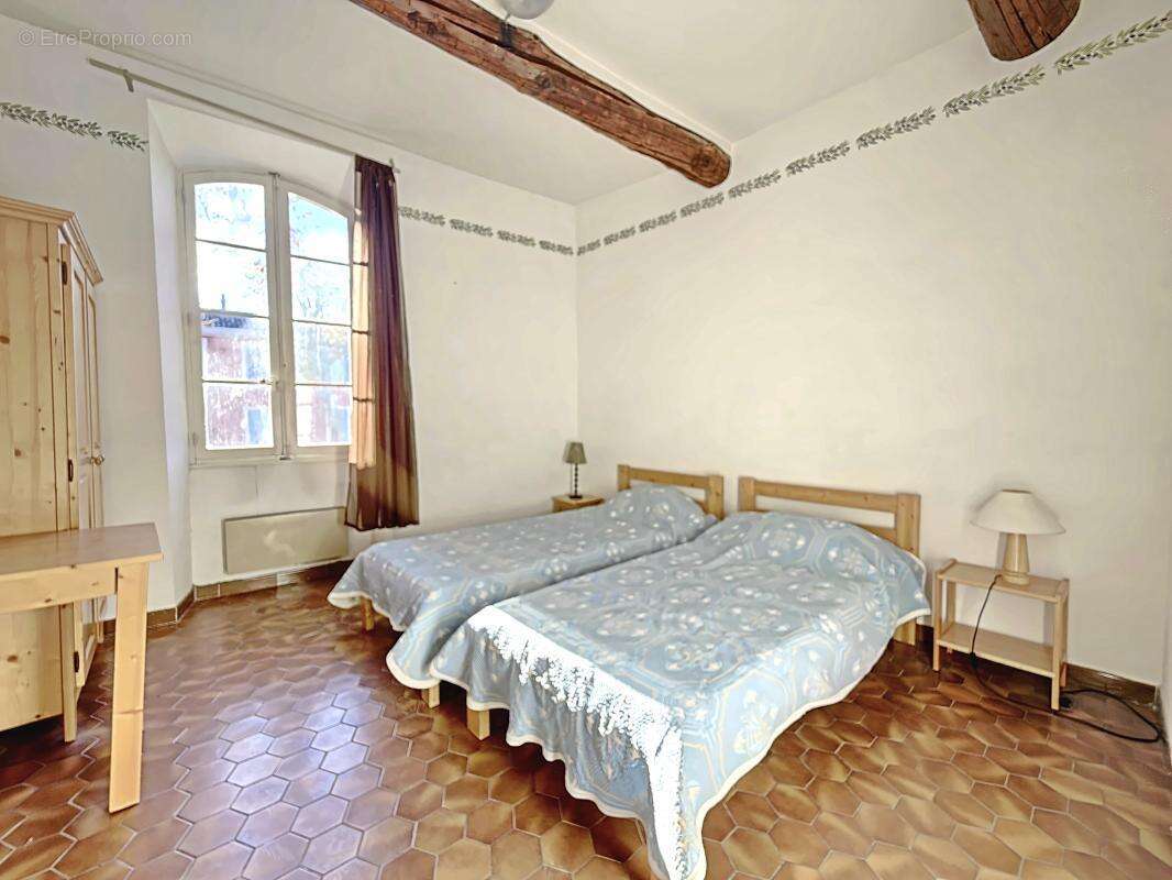 Maison à LA ROQUE-D&#039;ANTHERON