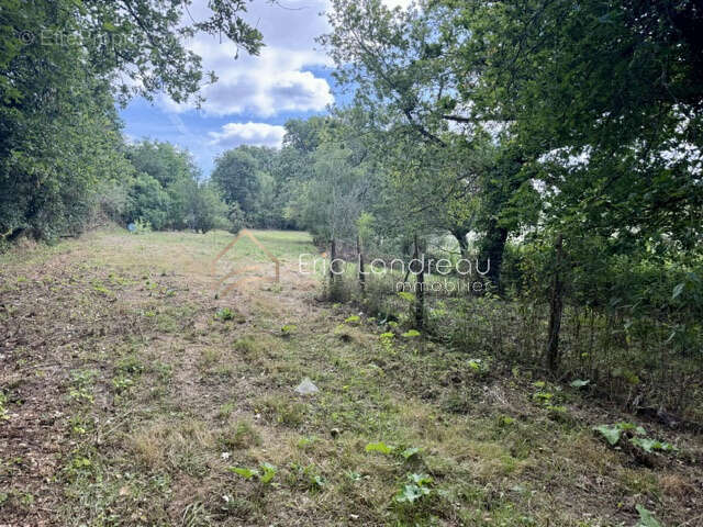Terrain de 4575 m 2 avec un plan d'eau proche des commerces - photo 9