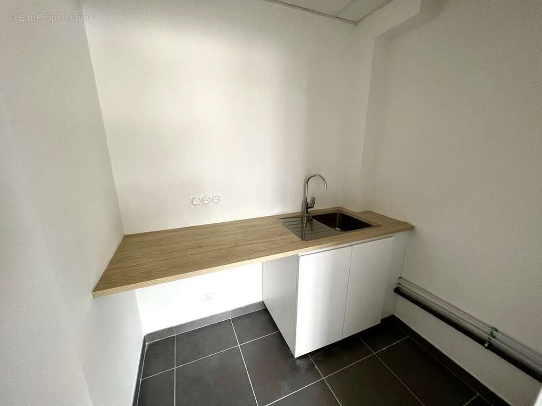 Commerce à VENELLES