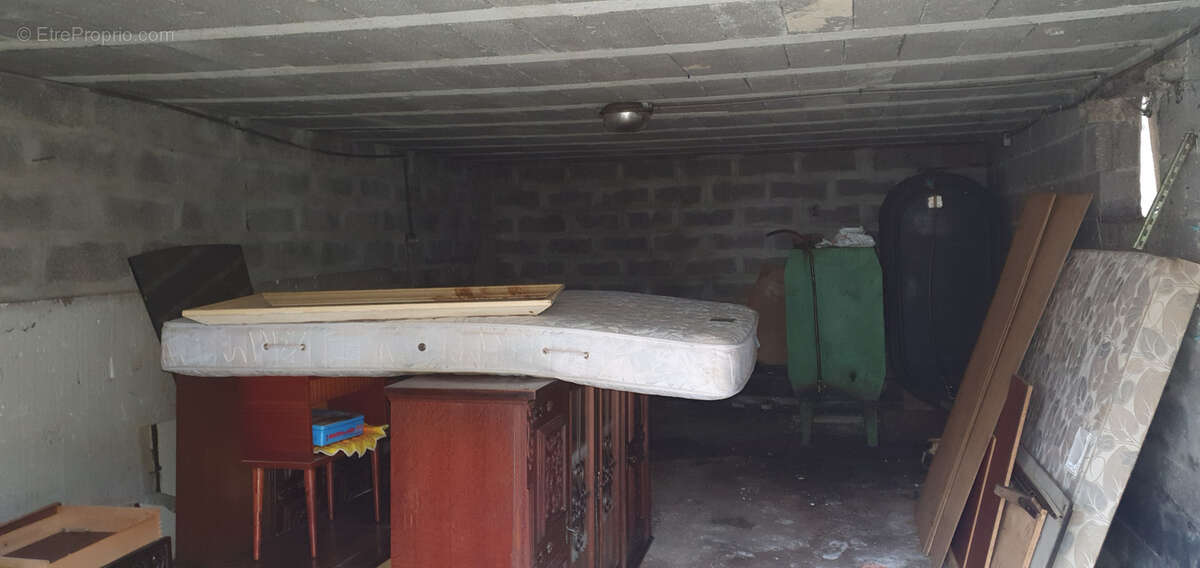 Maison à SAINT-MEME-LES-CARRIERES