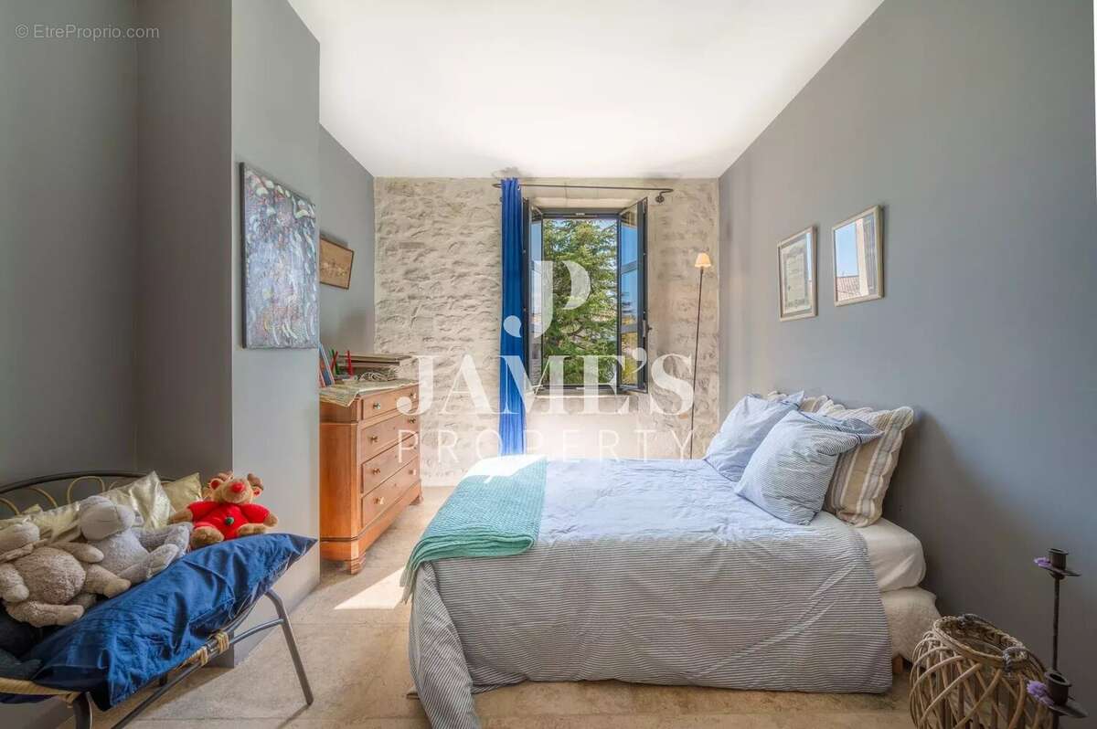 Maison 255 m² à Saint-Remy-De-Provence  - photo 7