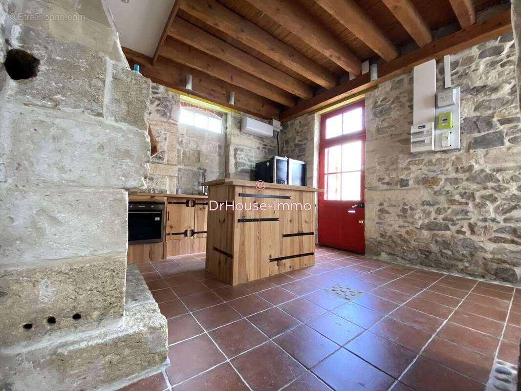 Maison à SAINT-LAURENT-D'AIGOUZE