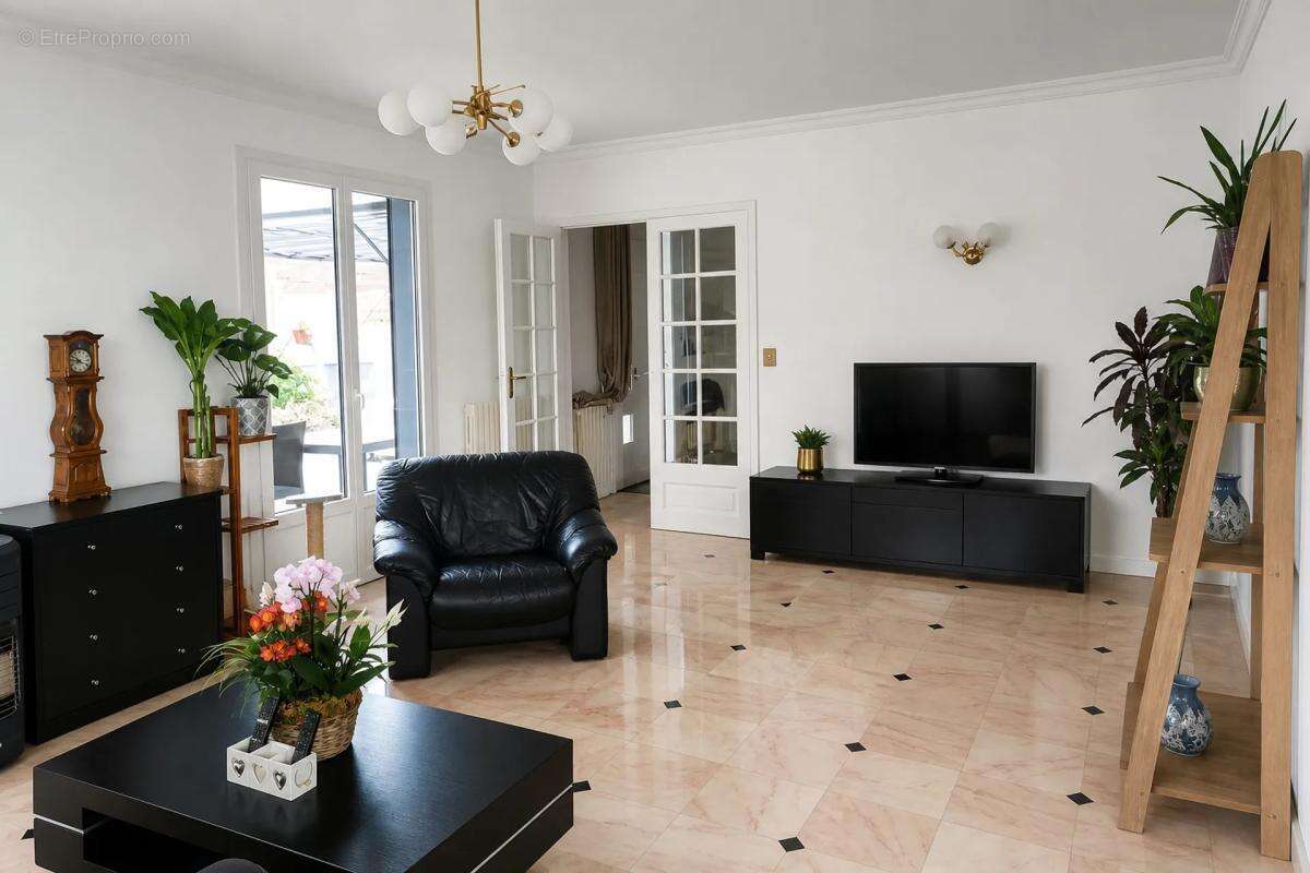 Maison de 7 pièces de 172 m² à Selles-sur-Cher - photo 2