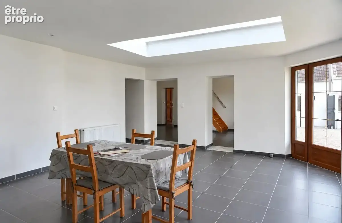 Maison 3 chambres aux beaux volumes, jardin et garage - photo 2