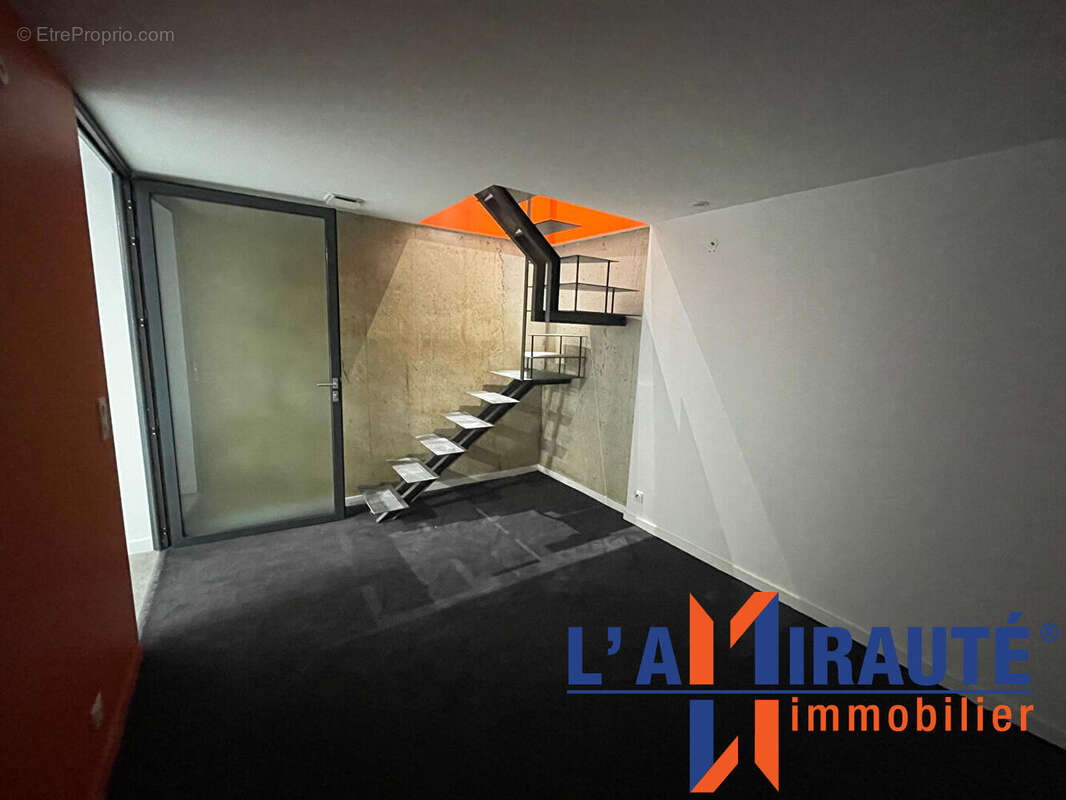 Commerce à SARTROUVILLE