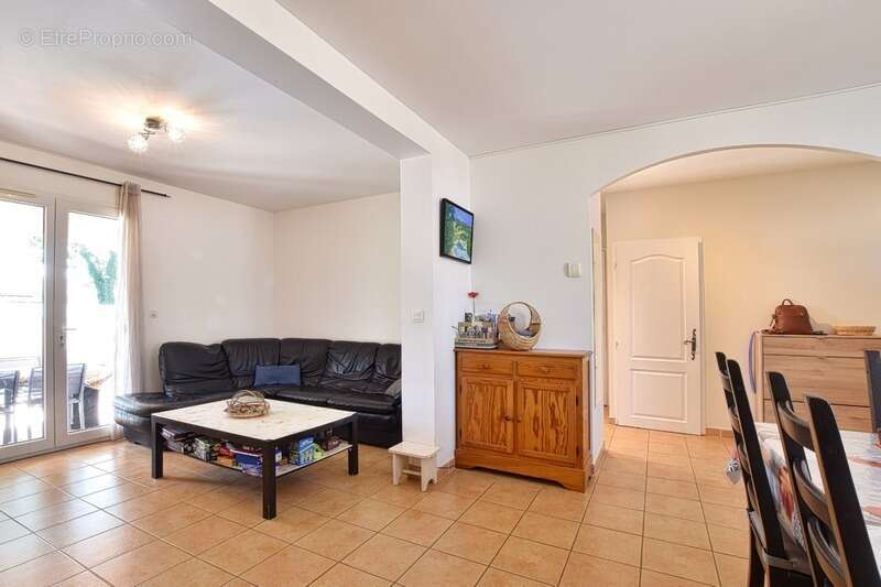 Villa familiale avec piscine et garage - photo 4