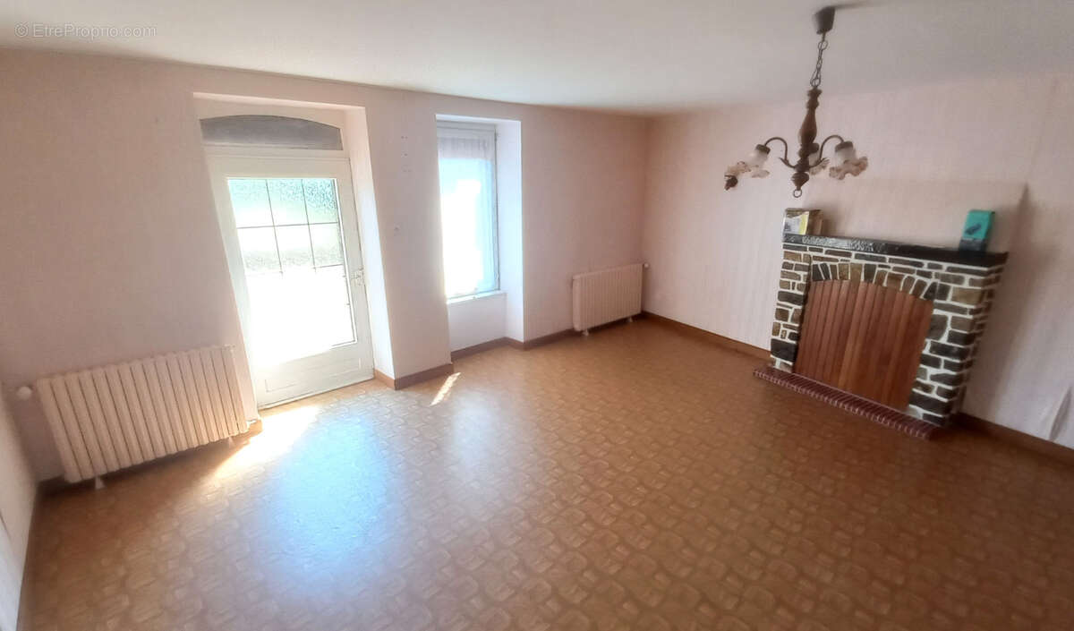 Maison à SAINT-AUBIN-DES-CHATEAUX