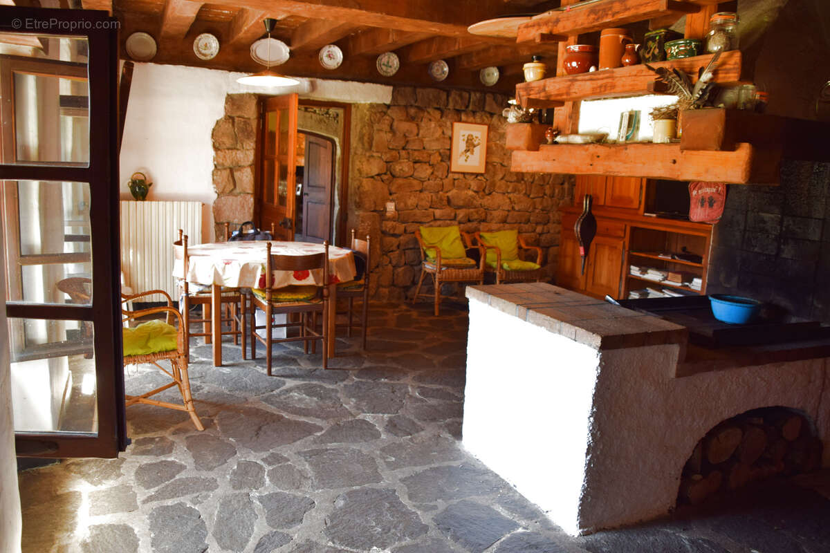 Maison à COUCOURON