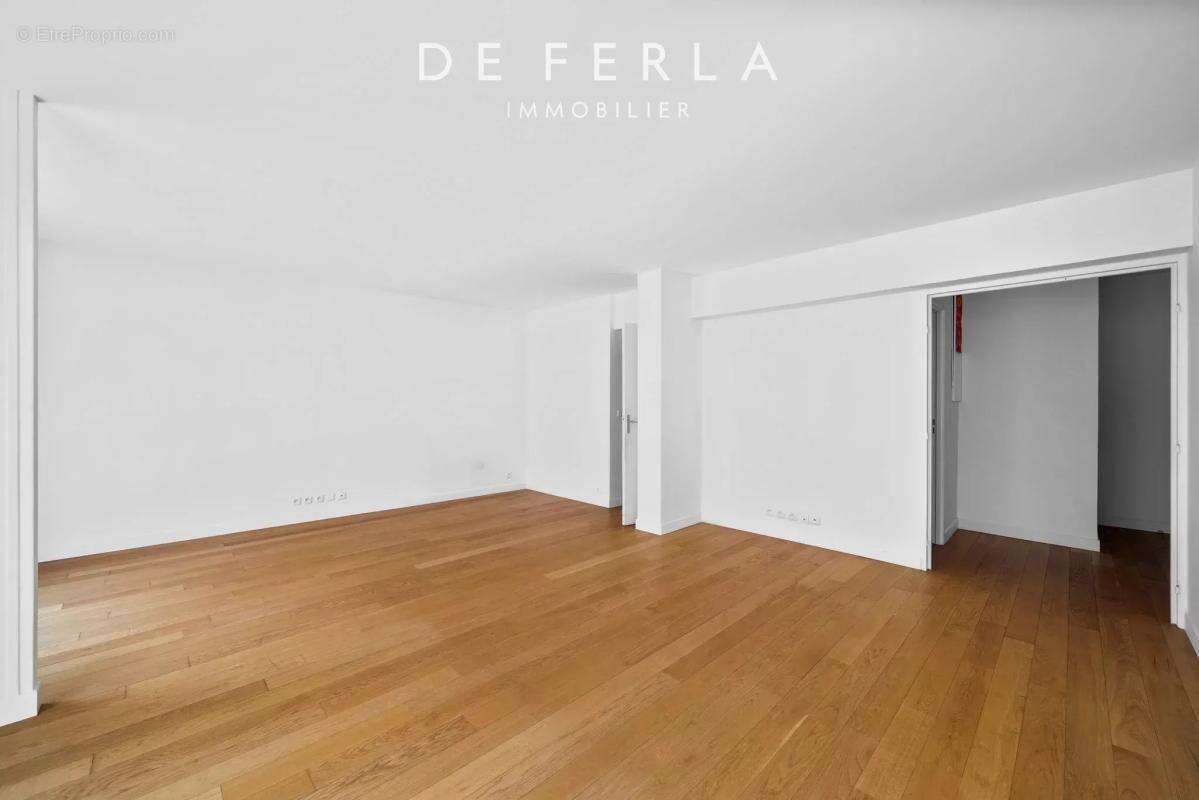 Paris XVᵉ – Appartement familial traversant avec doubles balcons et parking - photo 4