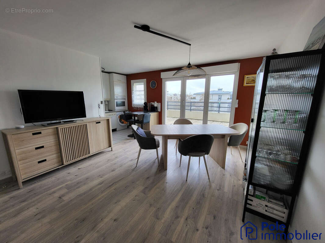 Séjour - Salon accès Terrasse - Appartement à CAEN
