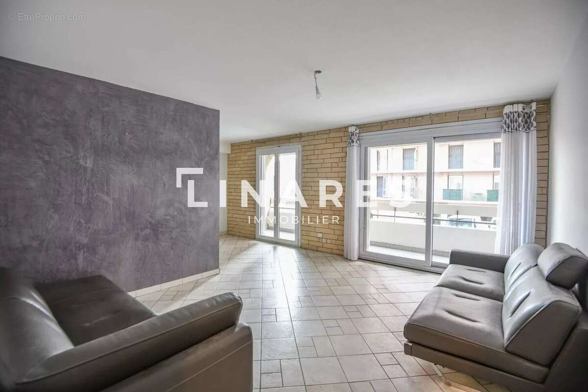 Appartement à MARSEILLE-4E