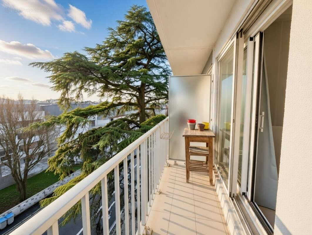 Balcon
Expo Sud-Est
Baies vitrées : 2x Doubles vitrages - Appartement à NANTES