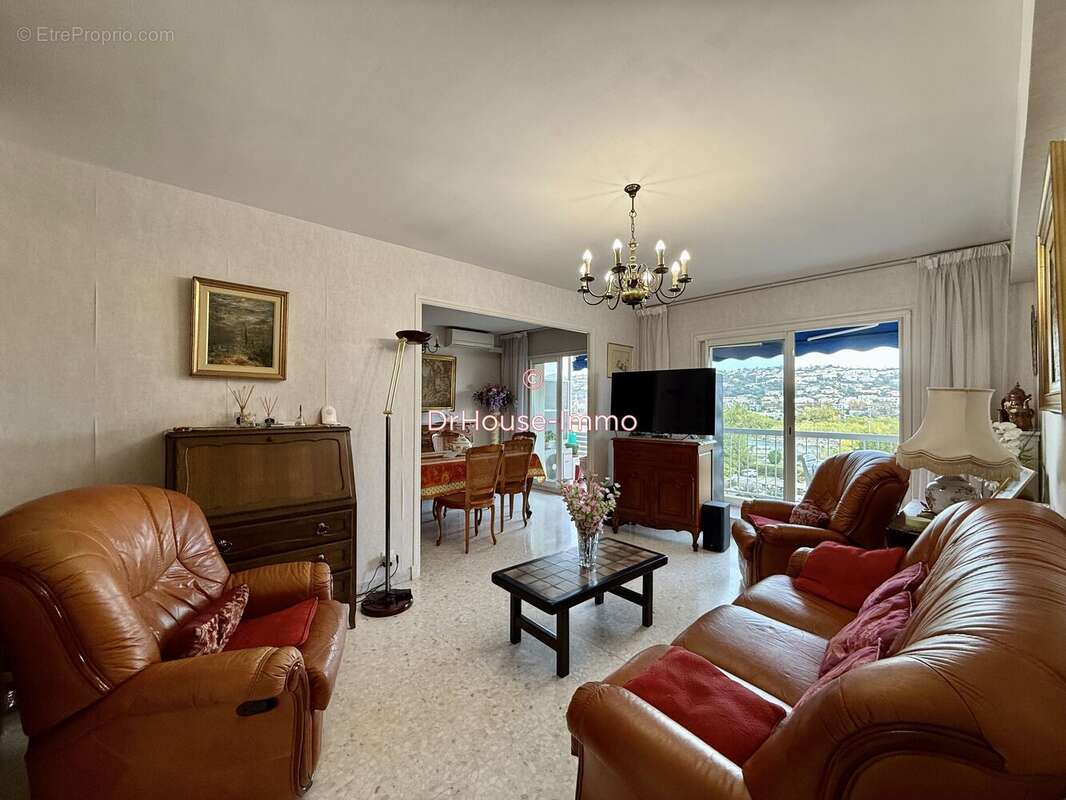 Appartement à SAINT-LAURENT-DU-VAR