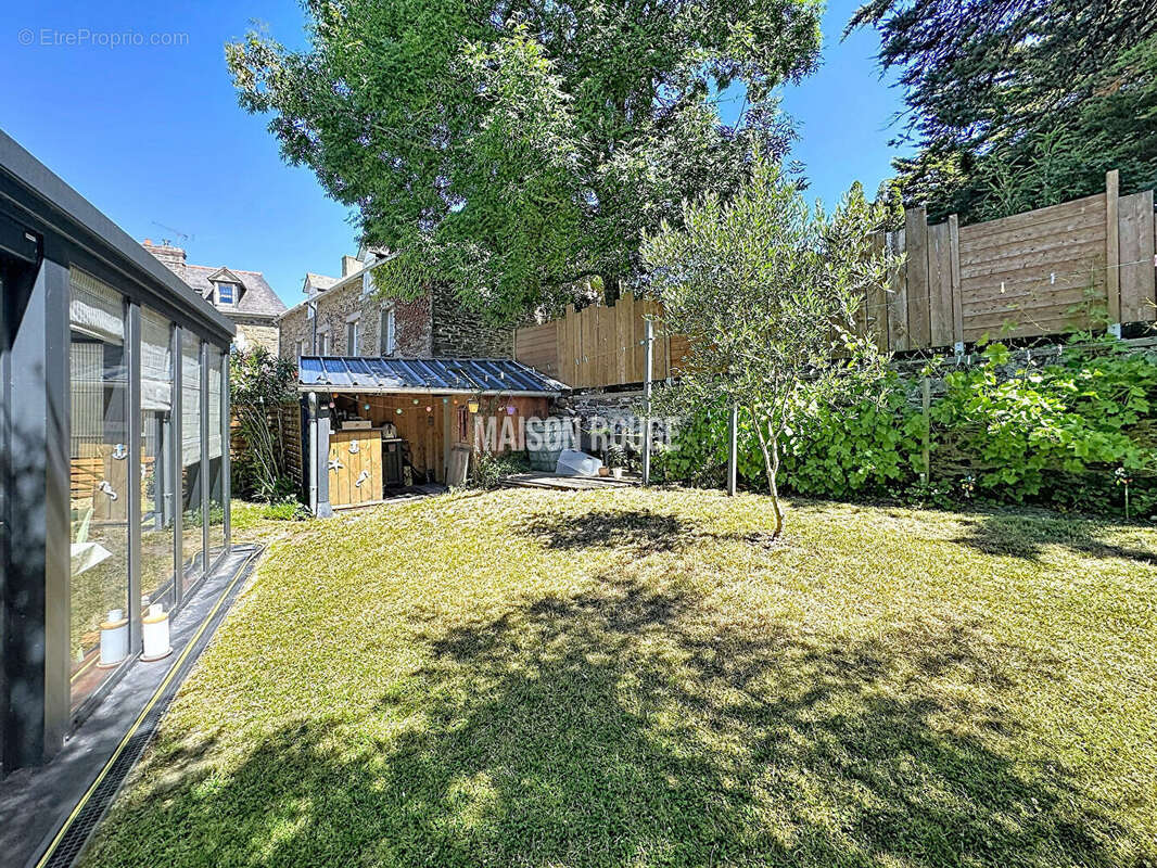 Cancale centre-ville  élégante maison de charme en pierre avec jardin paysager - photo 3