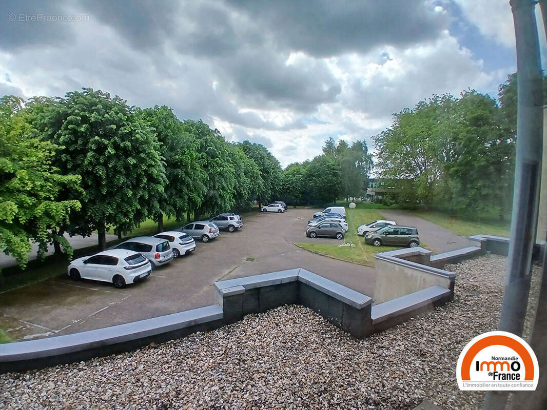 Commerce à MONT-SAINT-AIGNAN