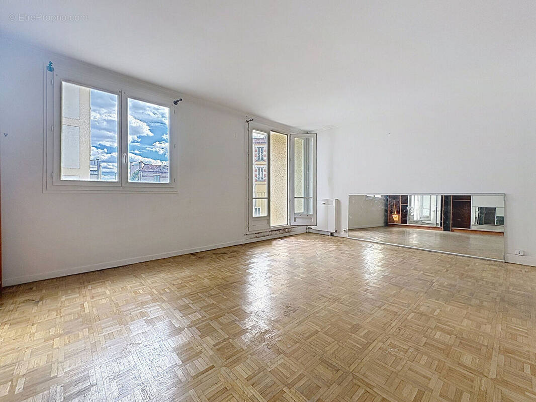 Appartement à LES LILAS