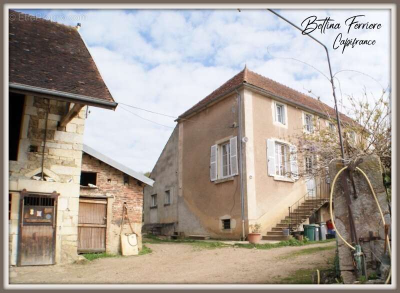 Maison à CORROMBLES