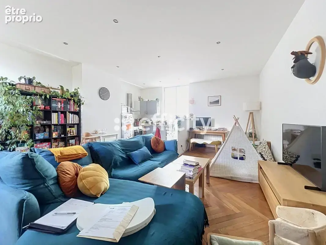 Appartement à BALLAN-MIRE