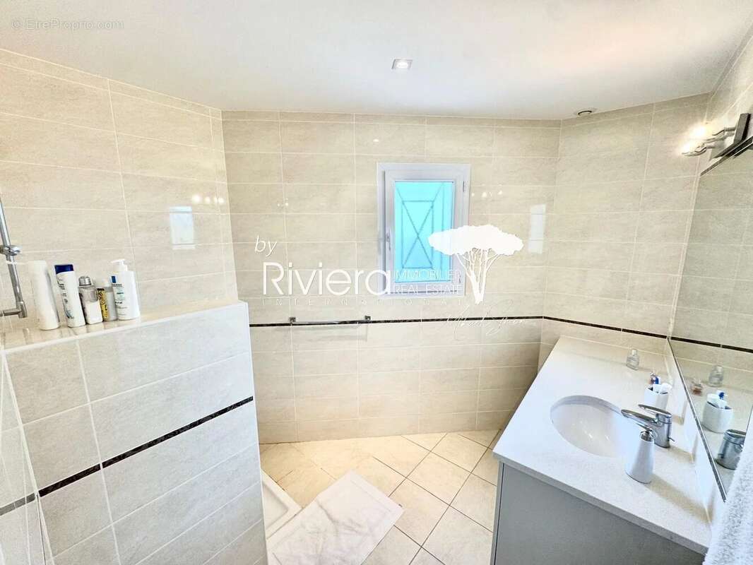 Cavalaire   propriété 309m2 vue mer, piscine & proche plages - photo 22