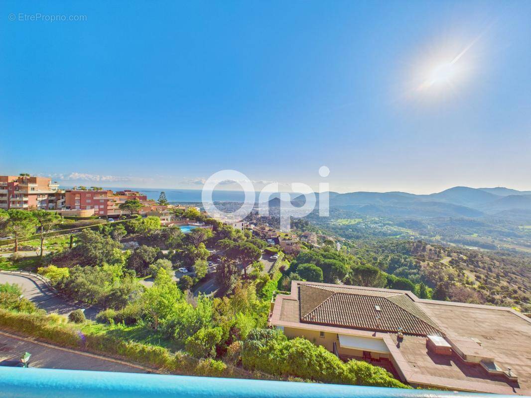 Appartement à MANDELIEU-LA-NAPOULE