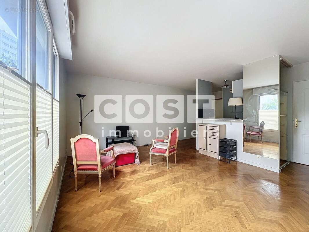 Appartement à PARIS-17E