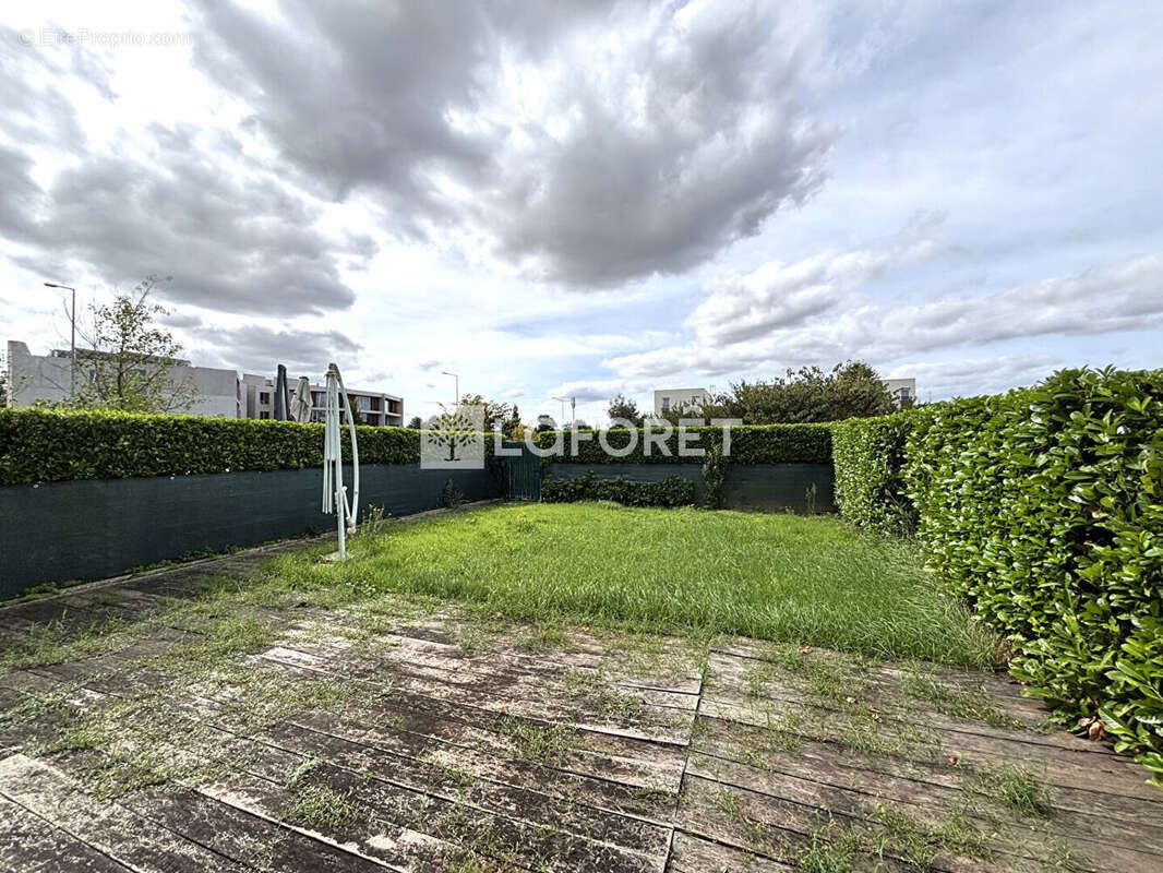 Appartement à MEYZIEU