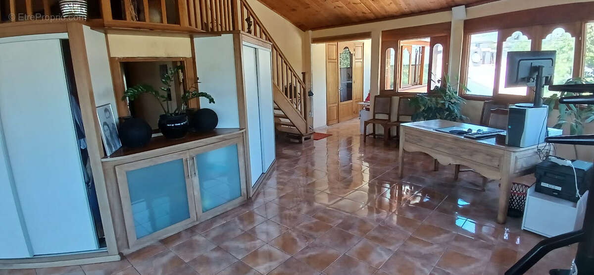 "Superbe villa spacieuse et lumineuse de 350 m² dans un quartier résidentiel de Ravine Creuse Saint André - photo 11