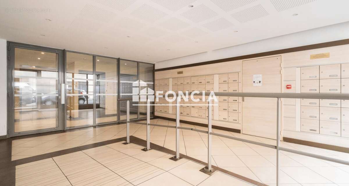 Appartement T3 de 65 m² avec terrasse de 15 m² et box – Résidence récente de standing - photo 8
