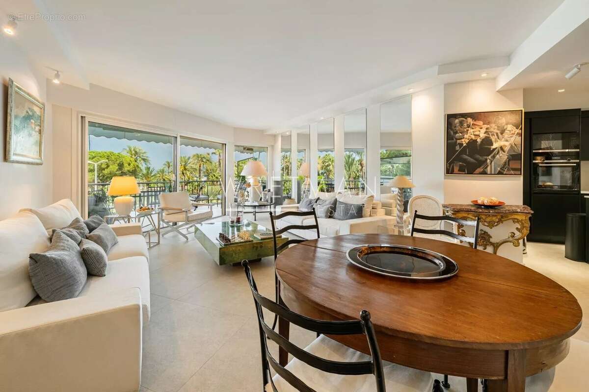 Exceptionnel appartement 5 pièces sur la Croisette avec terrasse vue mer et garage - Cannes Croisette - photo 4
