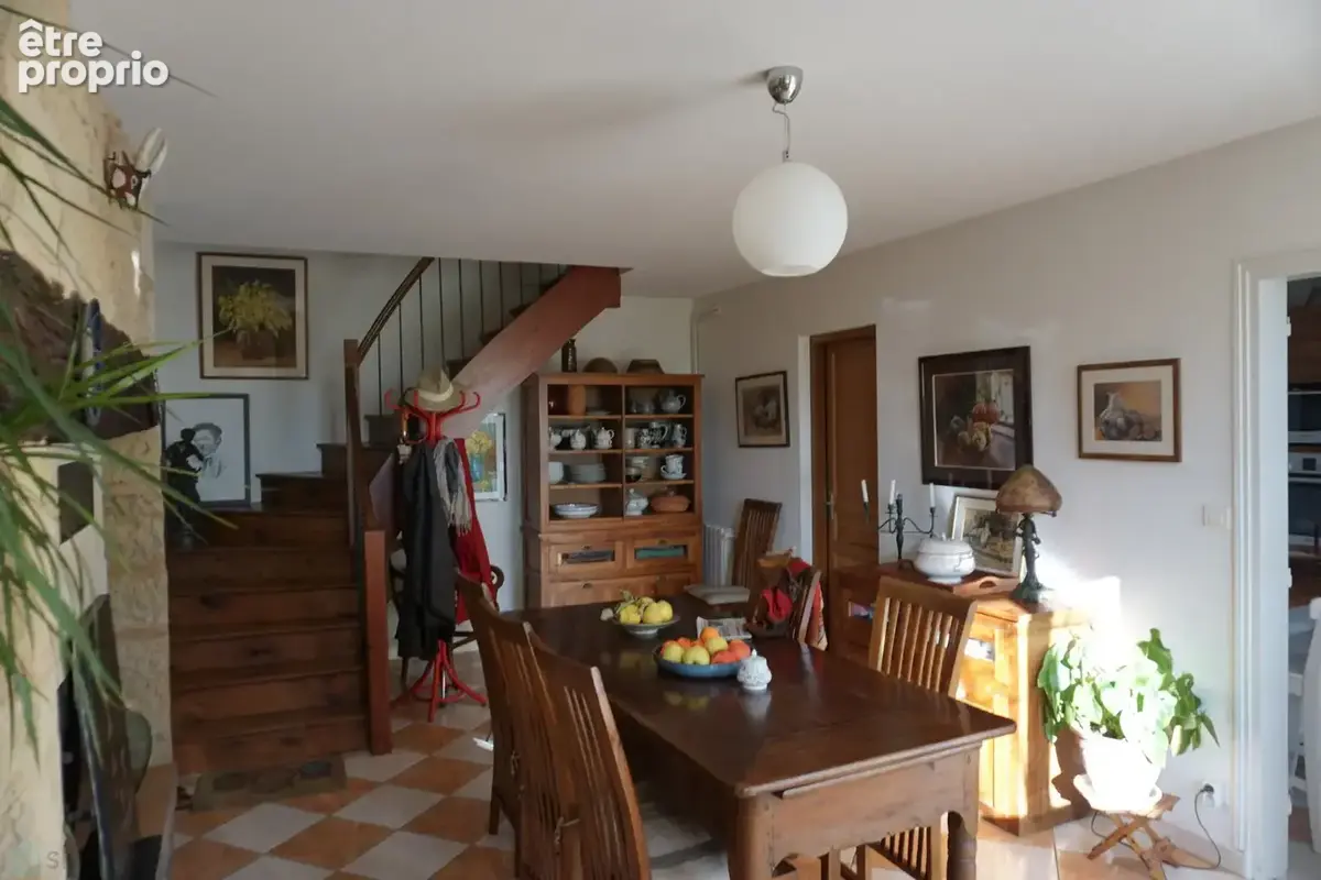 Spacieuse maison en pierre située dans un village historique. - photo 7