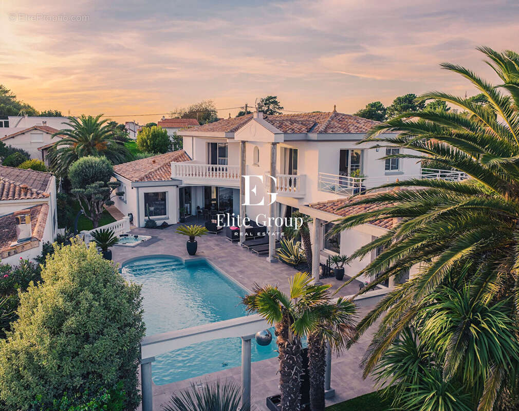 Maison à VAUX-SUR-MER