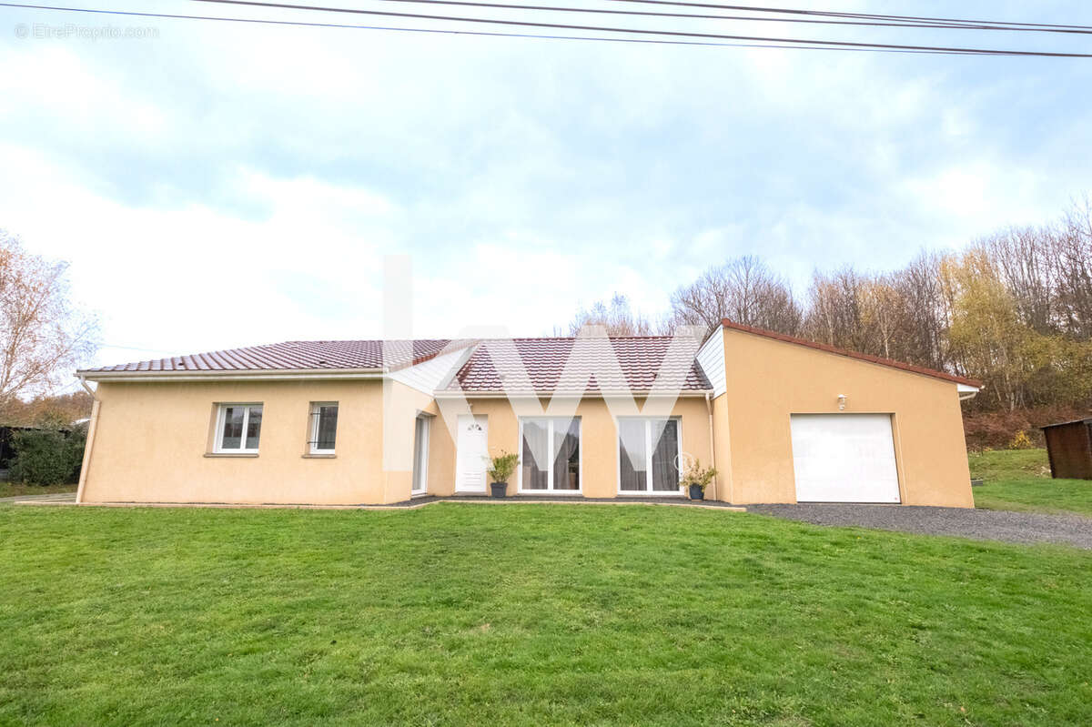 Maison à COMPREIGNAC