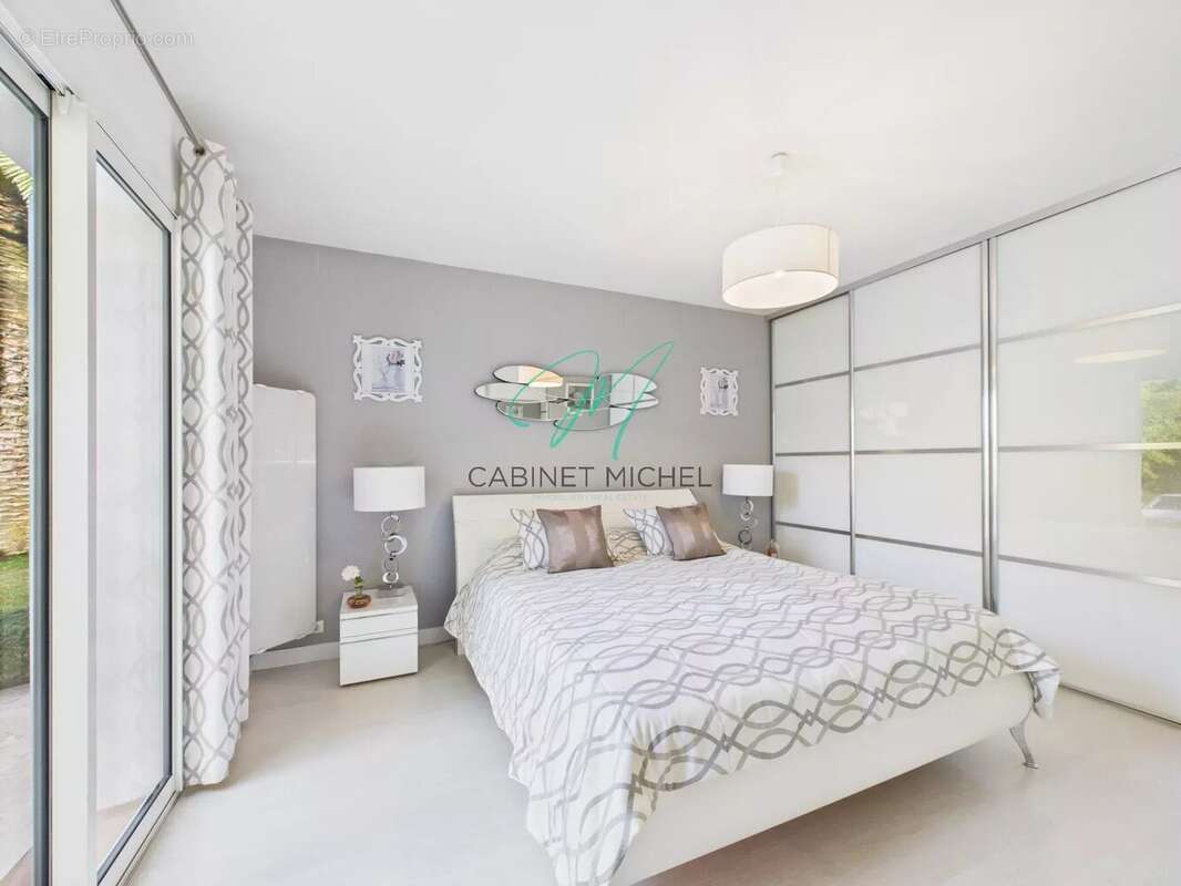 Maison à ROQUEFORT-LES-PINS