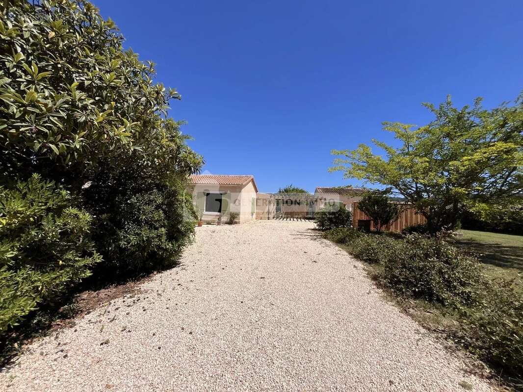 Maison à FONTVIEILLE