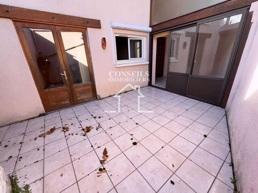 Maison à VILLENEUVE-SUR-YONNE