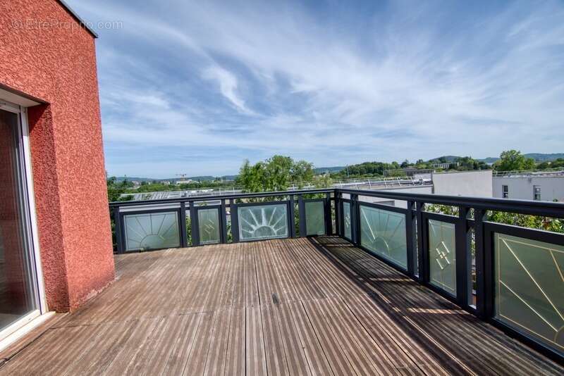 Doubs (25), à vendre Besançon, Les Montboucons, Maison 235 m2 ( T4 + T3 ) + terrain de 669 m2 - photo 6