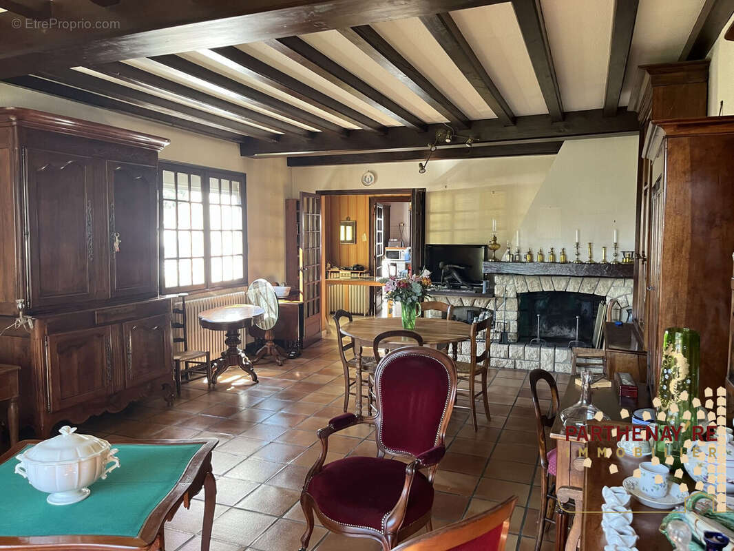 Le salon - Maison à PARTHENAY