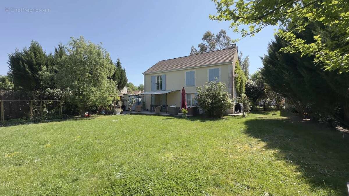 Maison à LES ESSARTS-LE-ROI